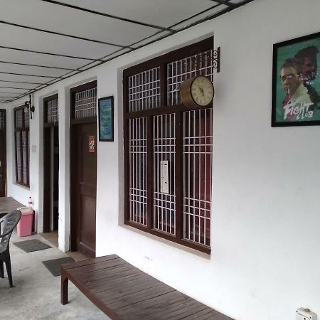Mochila Youth Hostel Mcleod Ganj Dharamshala Exteriör bild