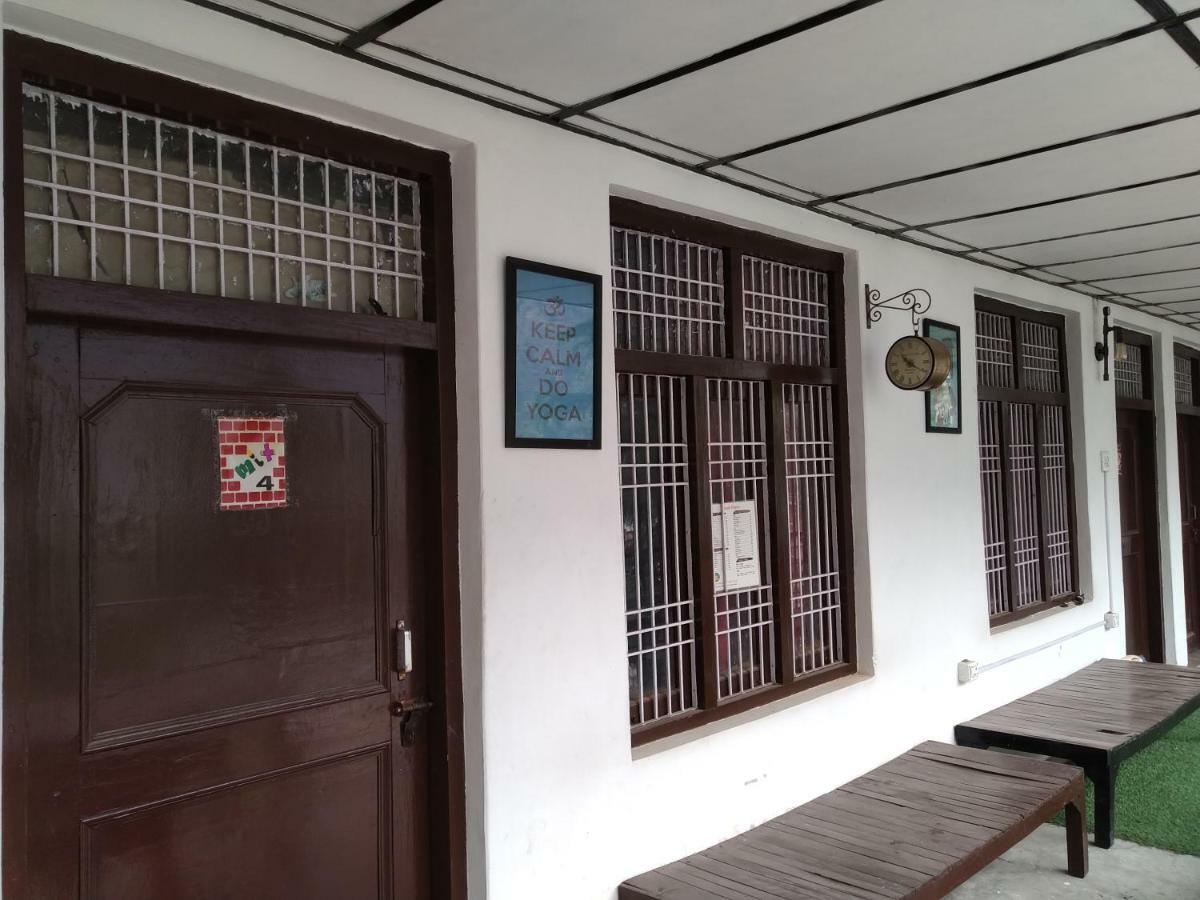 Mochila Youth Hostel Mcleod Ganj Dharamshala Exteriör bild